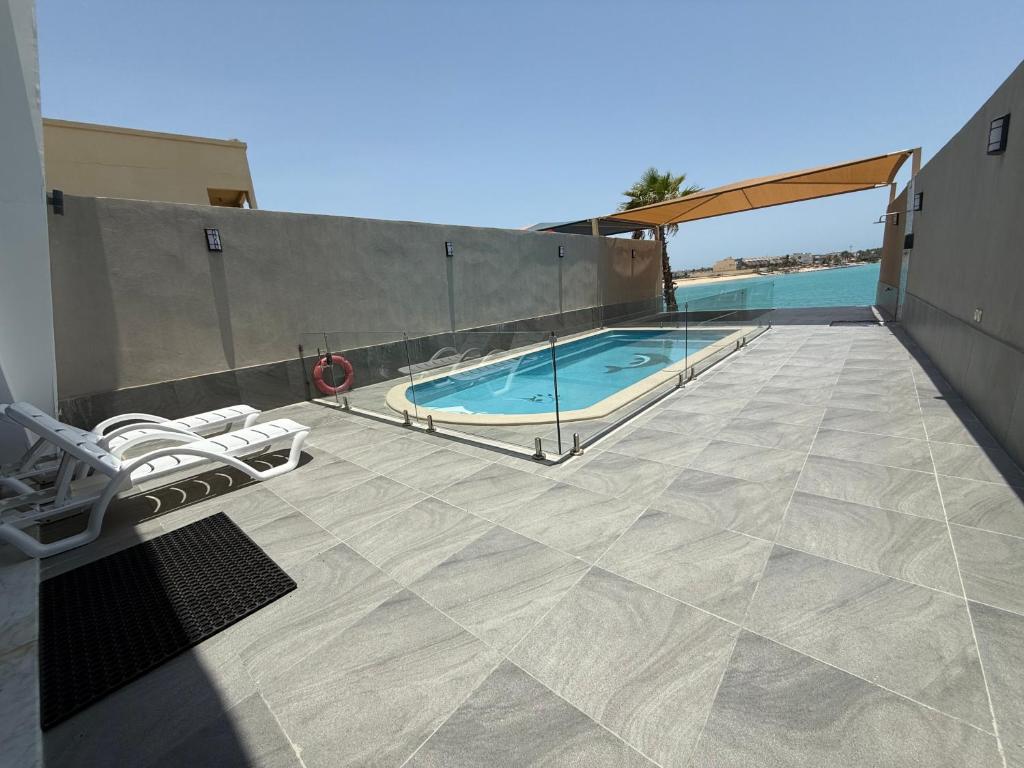 a patio with a swimming pool on top of a building at دره العروس الشاطي in Jeddah