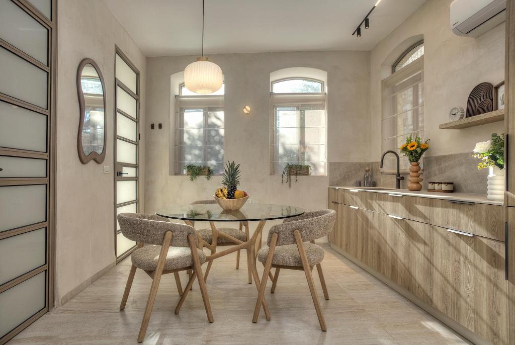a kitchen with a table and chairs and a sink at Sahara Suite - סהרה סוויט in Safed