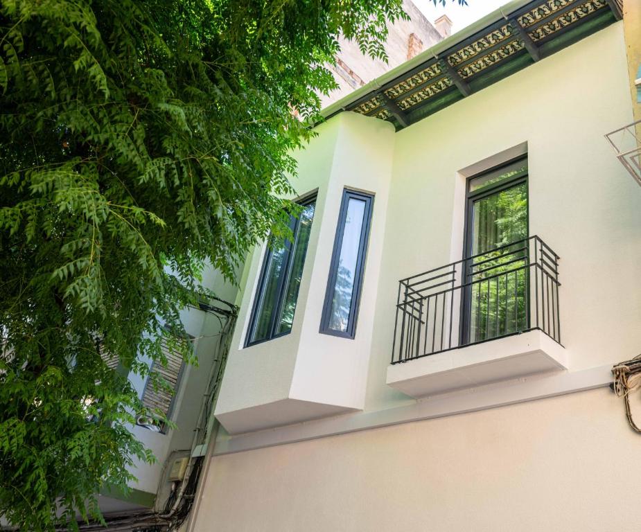 a building with two windows and a balcony at Casa NOBIL in Alicante