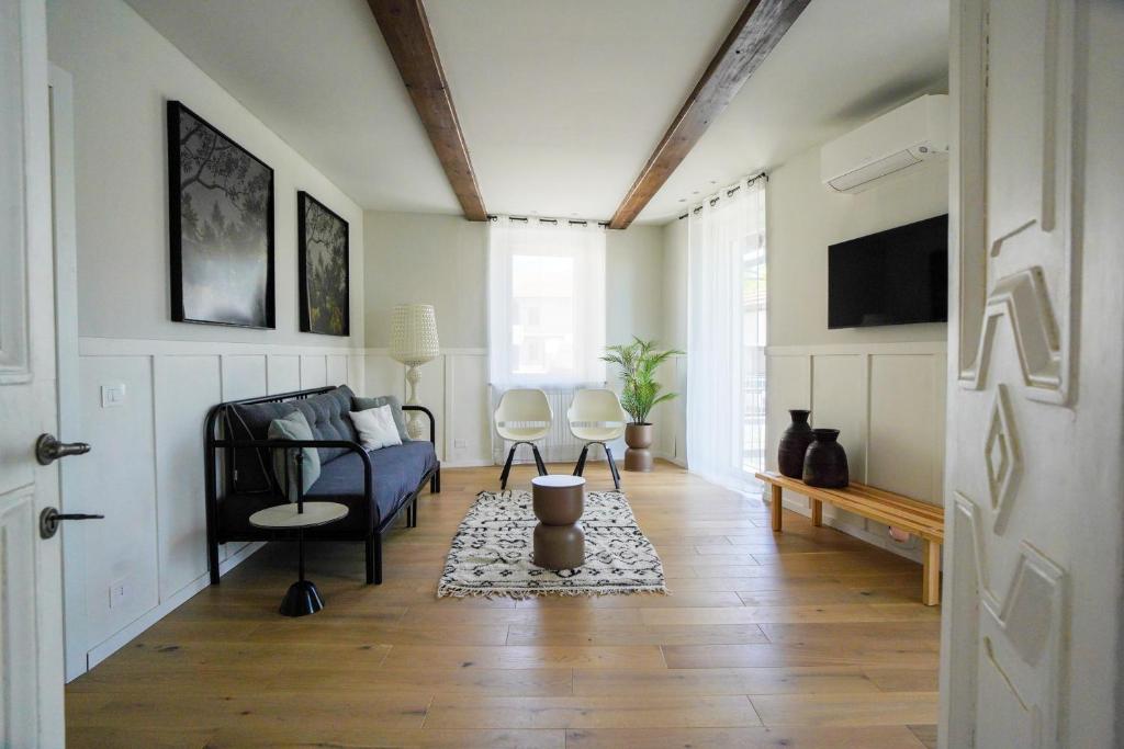 a living room with a blue couch and chairs at La Corte 27 - A in Sesto Calende