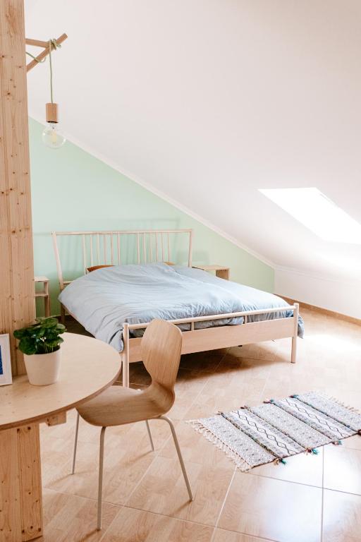 a bedroom with a bed and a table and a chair at Alto Ferrel Guesthouse in Ferrel