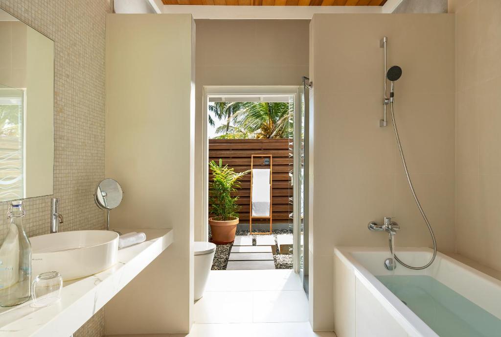 Niva Kuramathi Maldives - View 33
