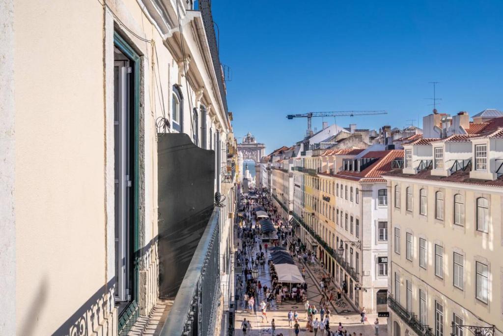 Lovely 2 Bed Apt in the Heart of Lisbon with AC by Lisbeyond