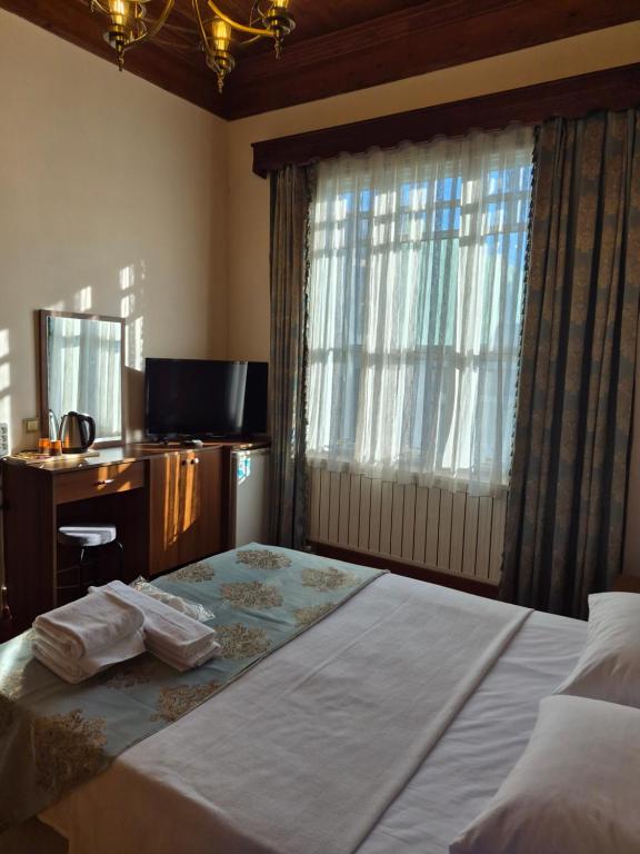 a bedroom with a bed and a desk and a window at Ali Paşa Konağı Sarıyer in Sarıyer