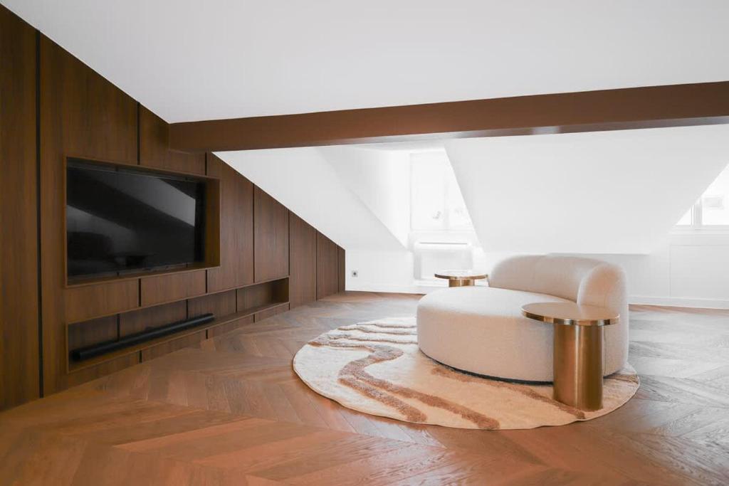Luxury King Studio Cannes Center