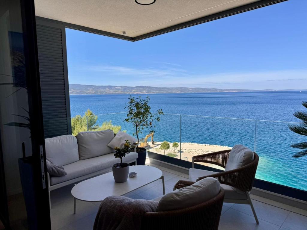 Jedro i Sidro Luxury Seafront Apartment with Panoramic Sea View