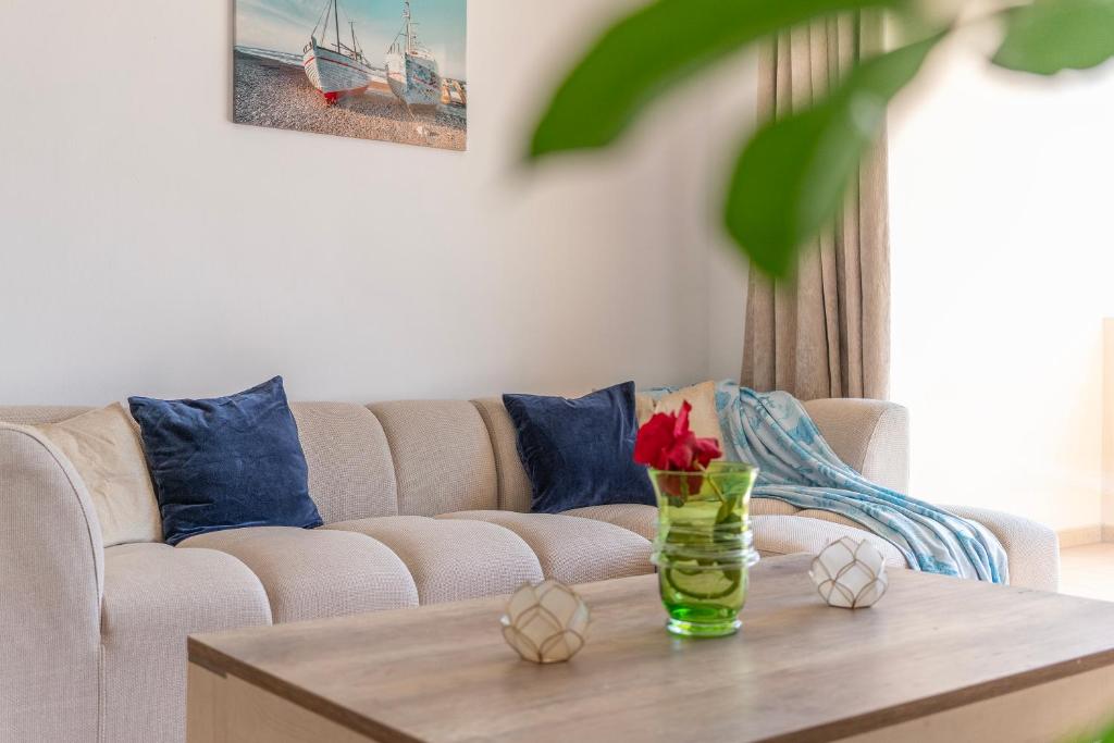 Tenerife Stay Los Cristianos 3 Bedroom Pool Apartment