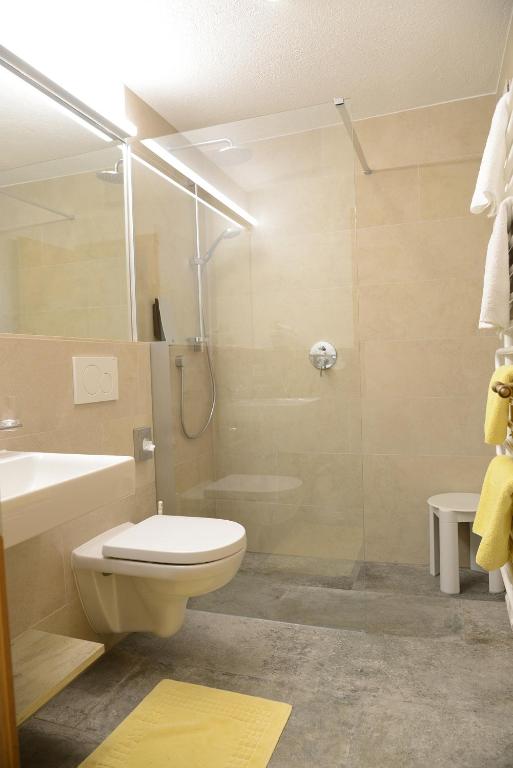 Koupelna v ubytování "Quality Hosts Arlberg" Hotel Garni Mössmer