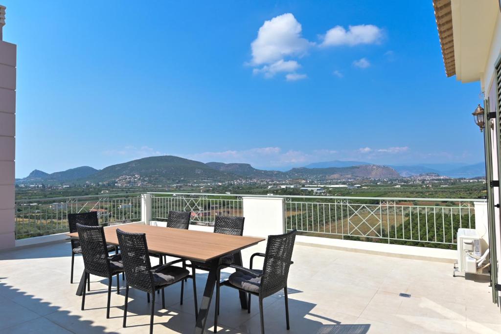 VILLA GALINI NAFPLIO Second Floor Apartment with Panoramic View