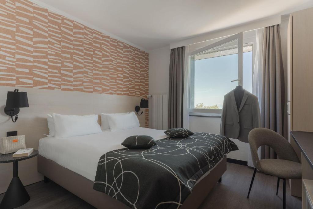 Everness Hotel & Resort - Double Room With Lake View