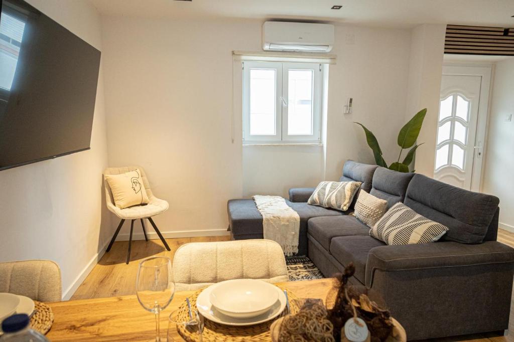 a living room with a couch and a table at Melissa's house in Amora
