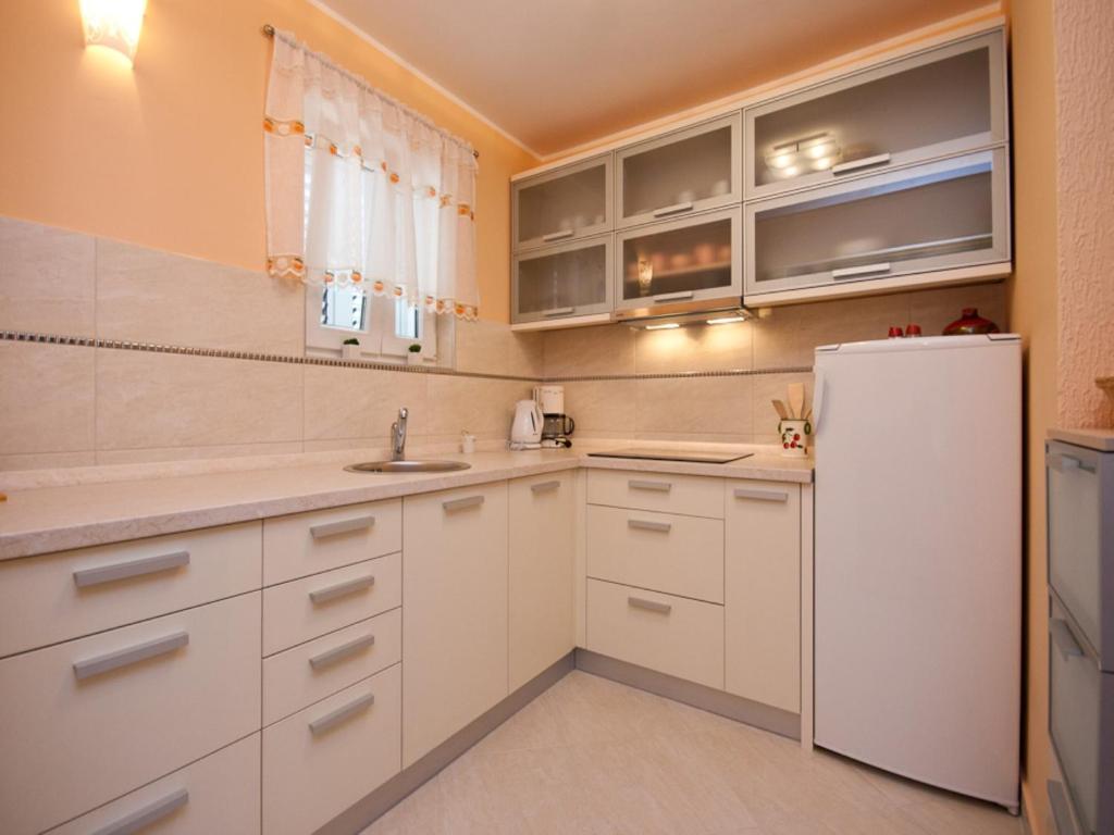Kuchyň nebo kuchyňský kout v ubytování Apartments Nadica