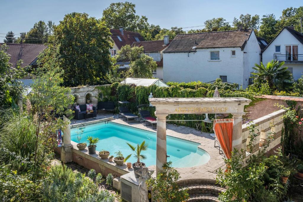 an overhead view of a swimming pool in a garden with an arch at Haus Himmelblick mit privater Sauna in Sasbach am Kaiserstuhl