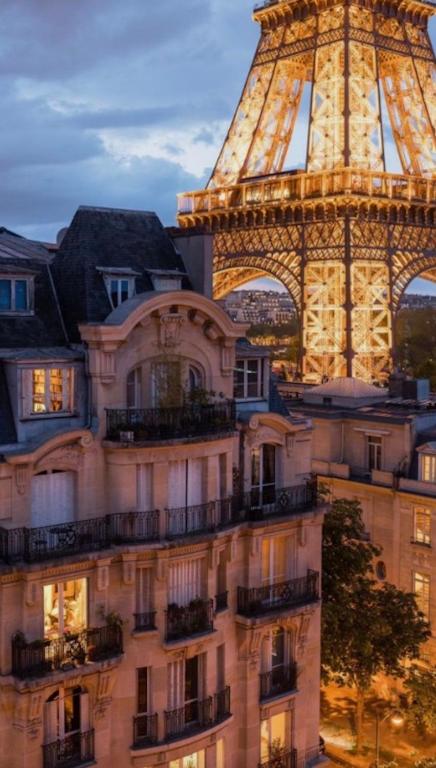 Eiffel Tower View - Apartment Award 2026