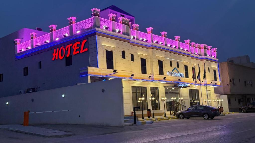 a building with a motel sign on the side of it at فندق هوتيلتن HotelTen in Riyadh