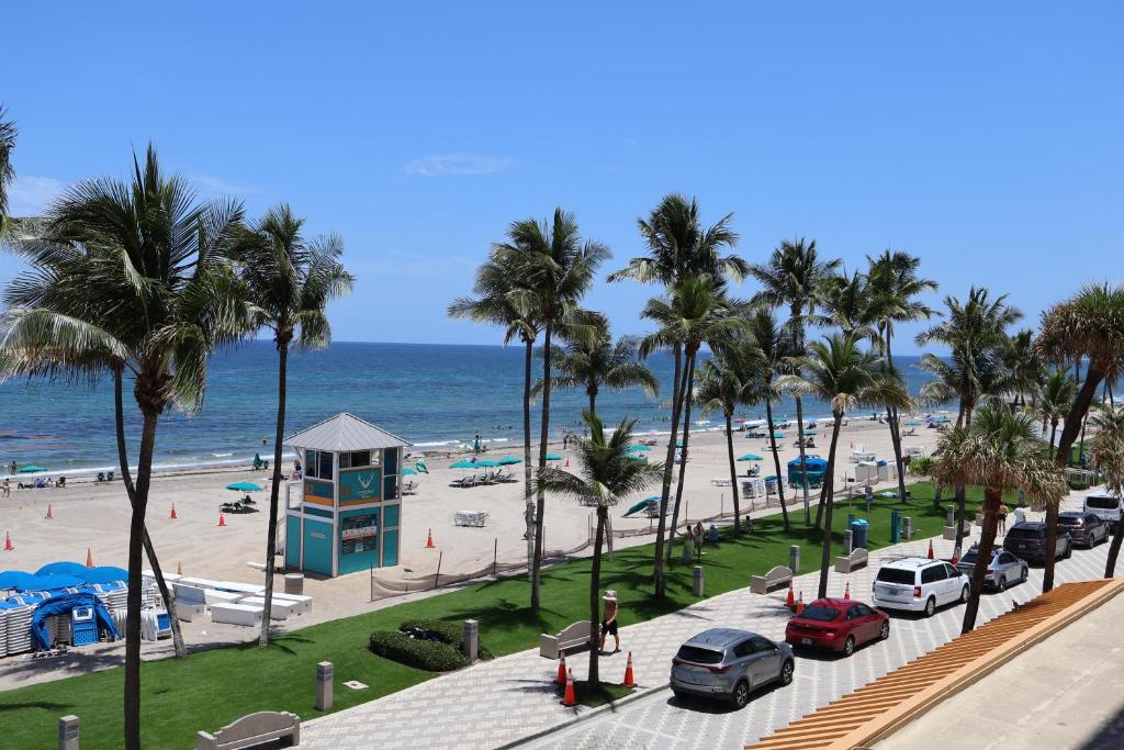 Wyndham Deerfield Beach Resort - 