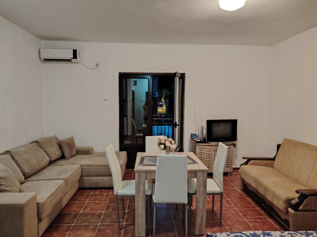 a living room with a couch and a table at Apartmani Medo in Risan