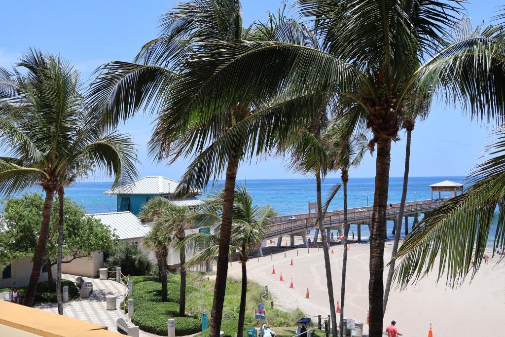 Wyndham Deerfield Beach Resort - 