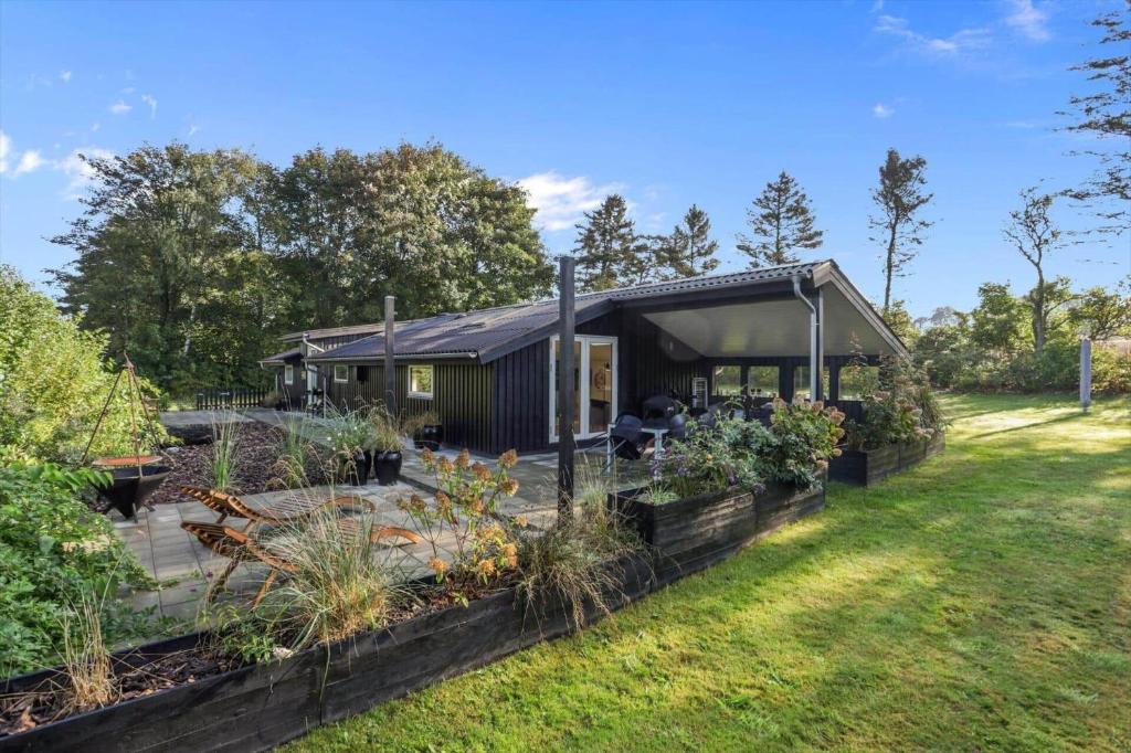 a house with a garden in front of it at JB415-Fjerritslev-Ahornvej-18 in Fjerritslev