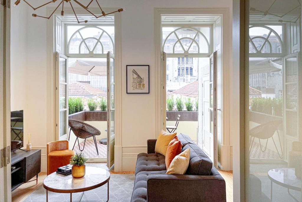 Sunny terrace apartment facing Clerigos Tower