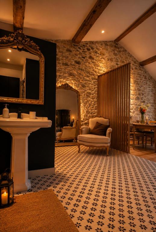 a bathroom with a sink and a mirror at Suite Sunan in Toulon