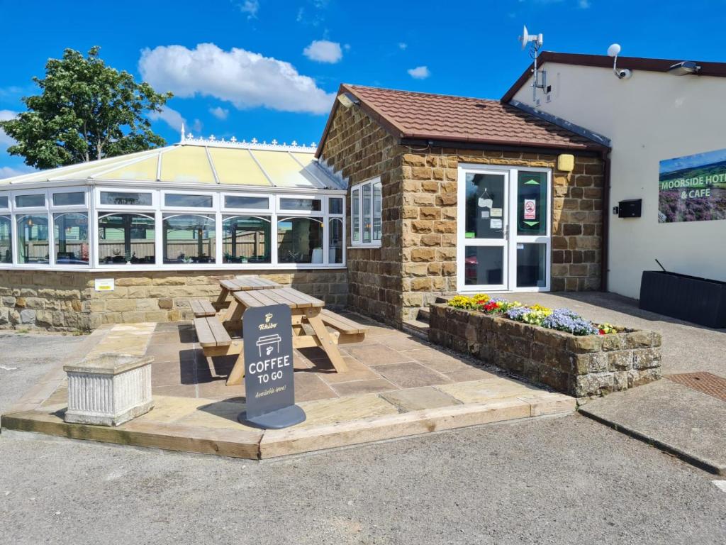 Gallery image of Moorside Hotel and Cafe in Stoupe Brow