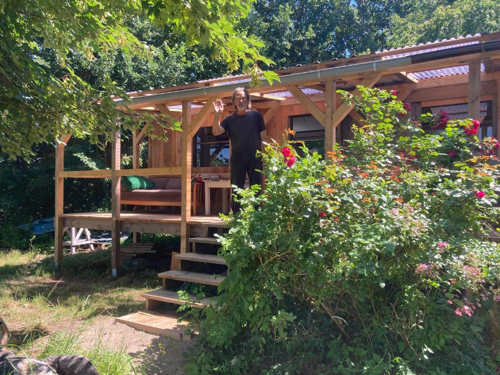 a man standing in front of a wooden gazebo at Wiesenrand in Neukalen