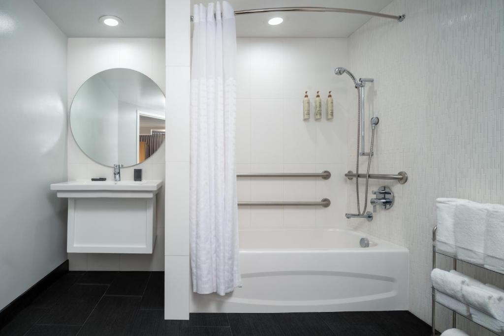 Renaissance Orlando Resort and Spa - 