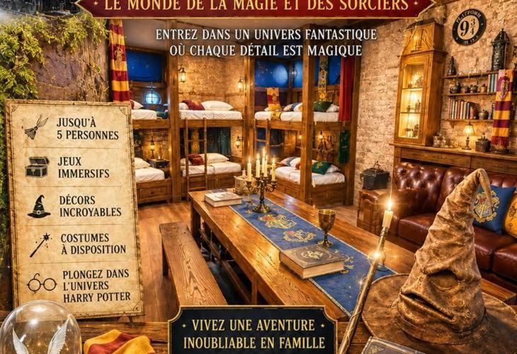 a room with beds and a statue of a woman at Les Chambres de Paulette - LOGEMENTS A THEMES - CHAMBRE JACK SPARROW - CHAMBRE KOH LANTA - CHAMBRE HARRY POTTER - CHAMBRE ZEN in Sainte-Marie-la-Mer
