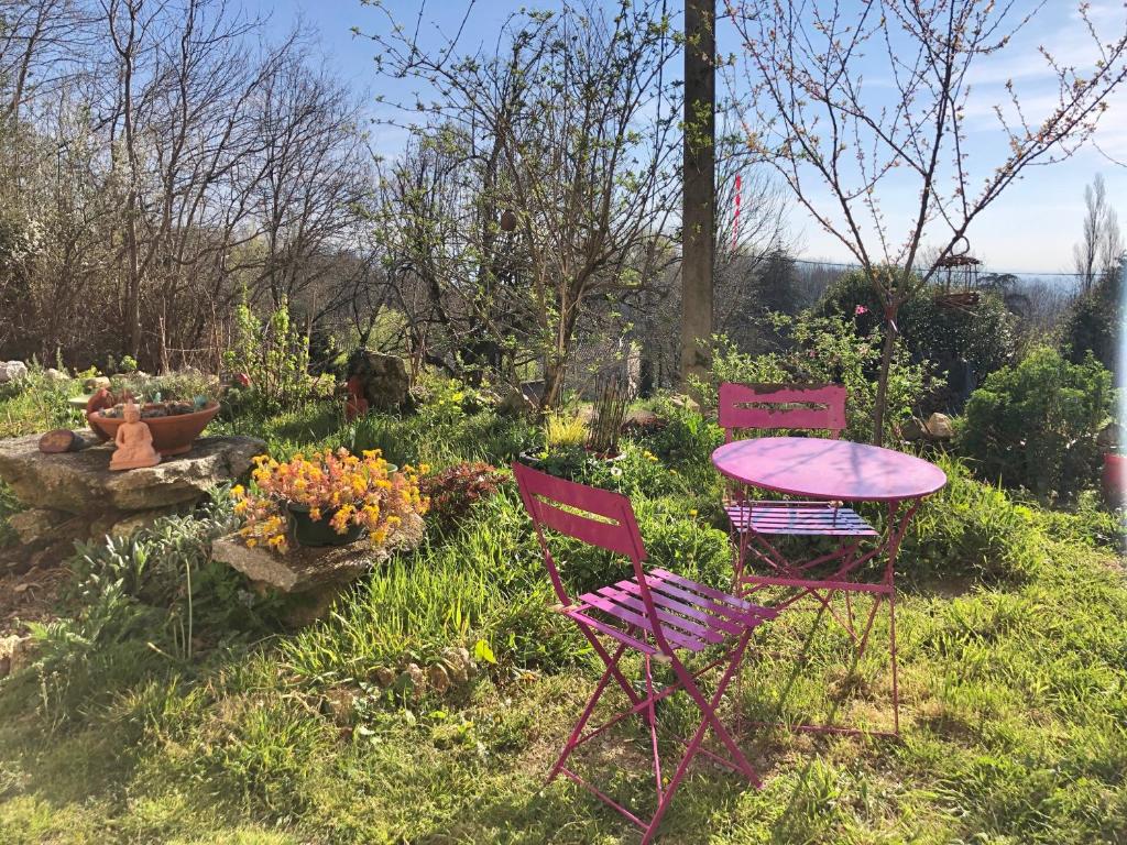 a table and chairs in a garden with flowers at Espace Bulle-Zen in Burlats