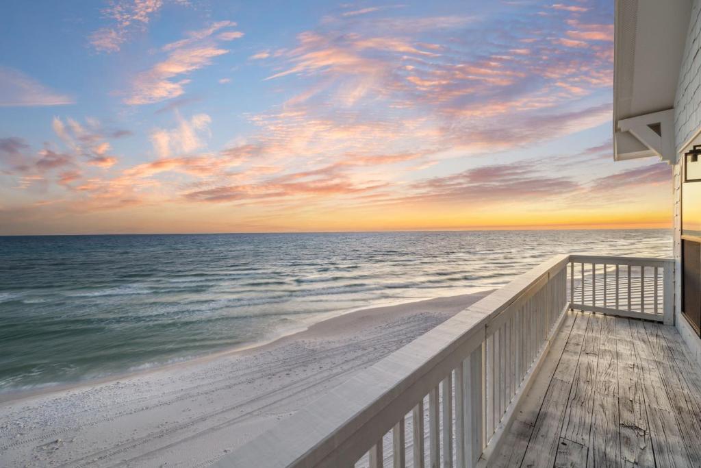 A Grand View - Stunning Gulf Views & Direct Beach Access