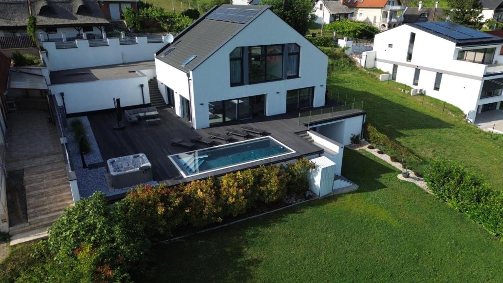 an aerial view of a house with a swimming pool at Villa Rima in Vonyarcvashegy