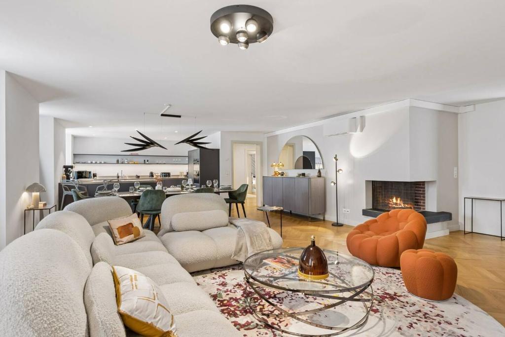 Designer Old Town residence WaterView AC