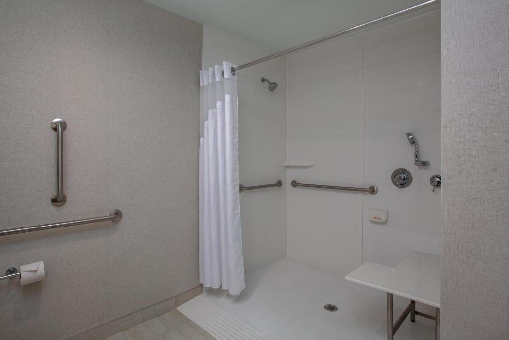 Holiday Inn Cleveland Clinic, an IHG Hotel - 