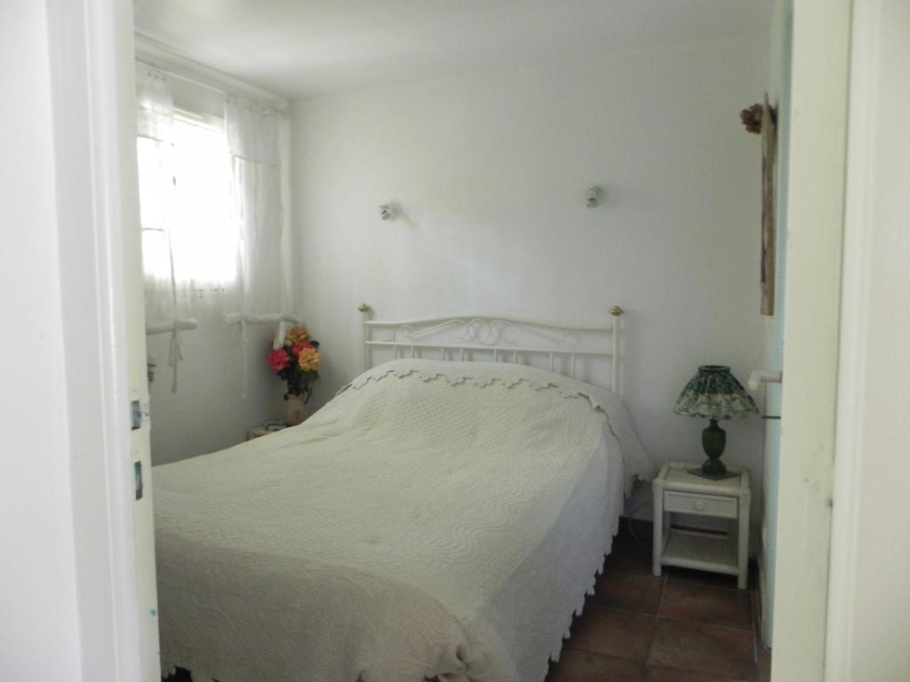 Postel nebo postele na pokoji v ubytování B&B Le clos des vignes Saint Raphael