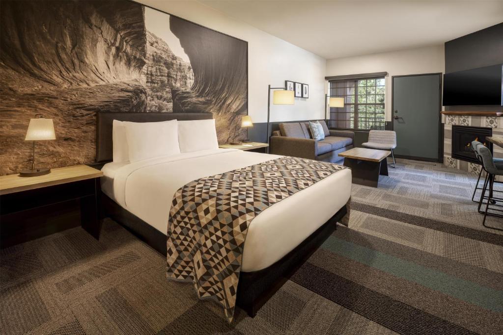 Mountain Modern Sedona, Tapestry Collection by Hilton - Suite 1 Chambre Avec 1 Lit King Et 1 Lit Queen