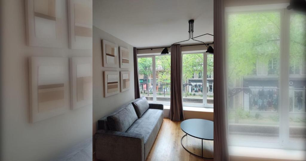 Beautiful Minimalist 1BD Apartment near Montmartre