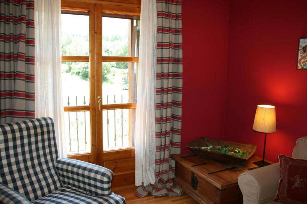 A seating area at Apartamentos Cogulla