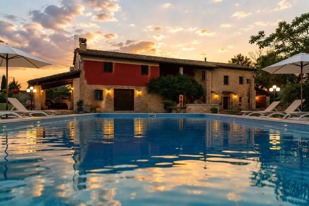 a large swimming pool in front of a house at Casale San Francesco d'Assisi in Assisi