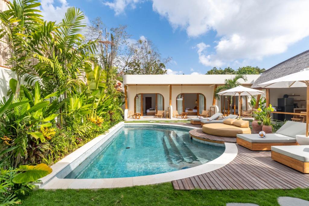 an image of a swimming pool in a villa at SUMA Bali in Uluwatu
