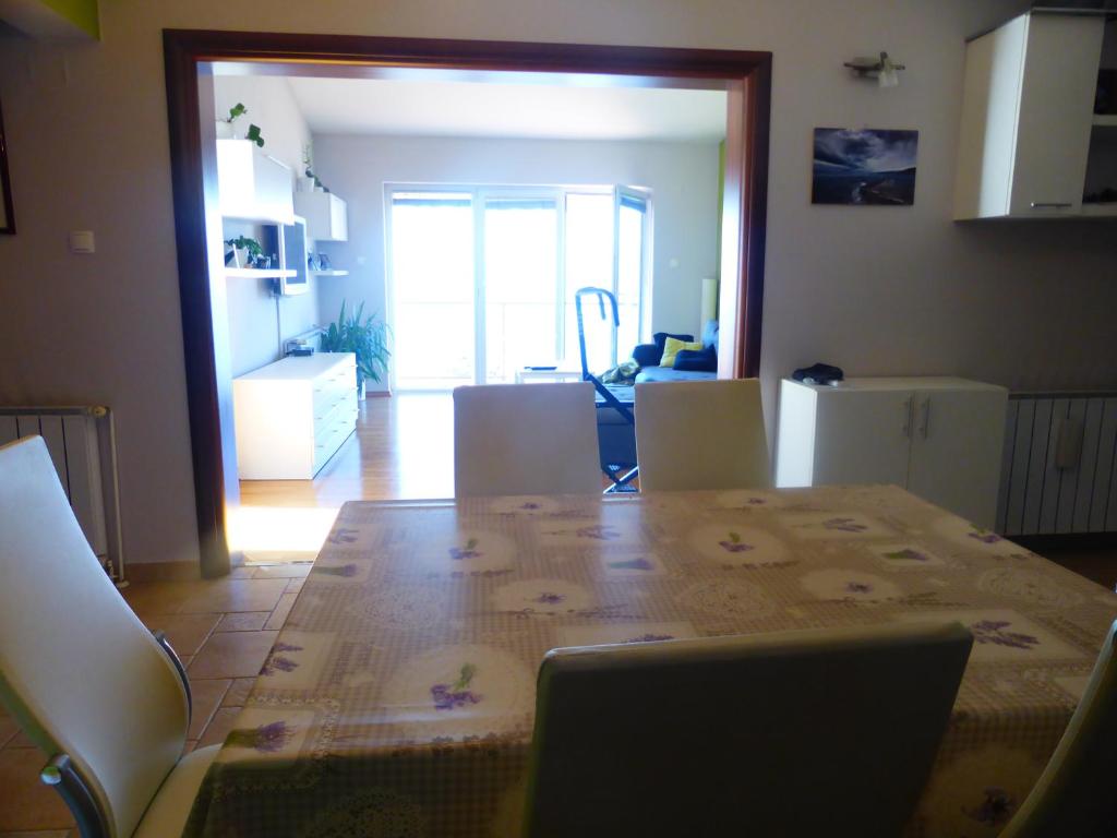 Kuchyň nebo kuchyňský kout v ubytování Apartments Adria