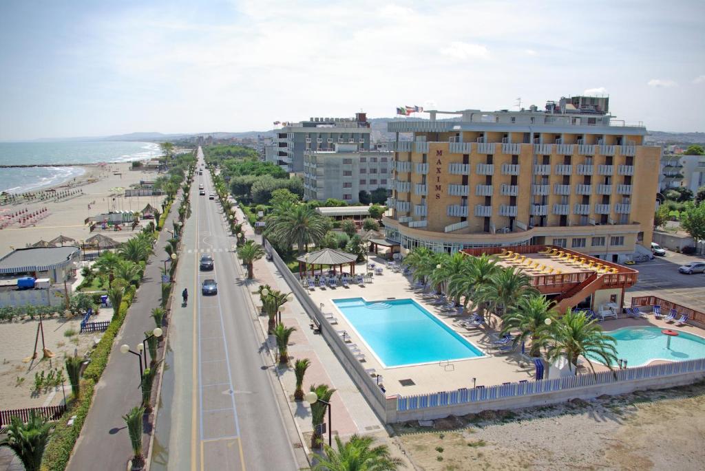 Bazén v ubytování Hotel Maxim's nebo v jeho okolí