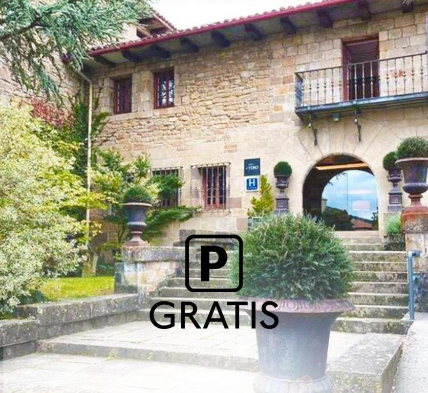 a house with the letter p in front of it at Hotel Luze El Toro in Berrioplano