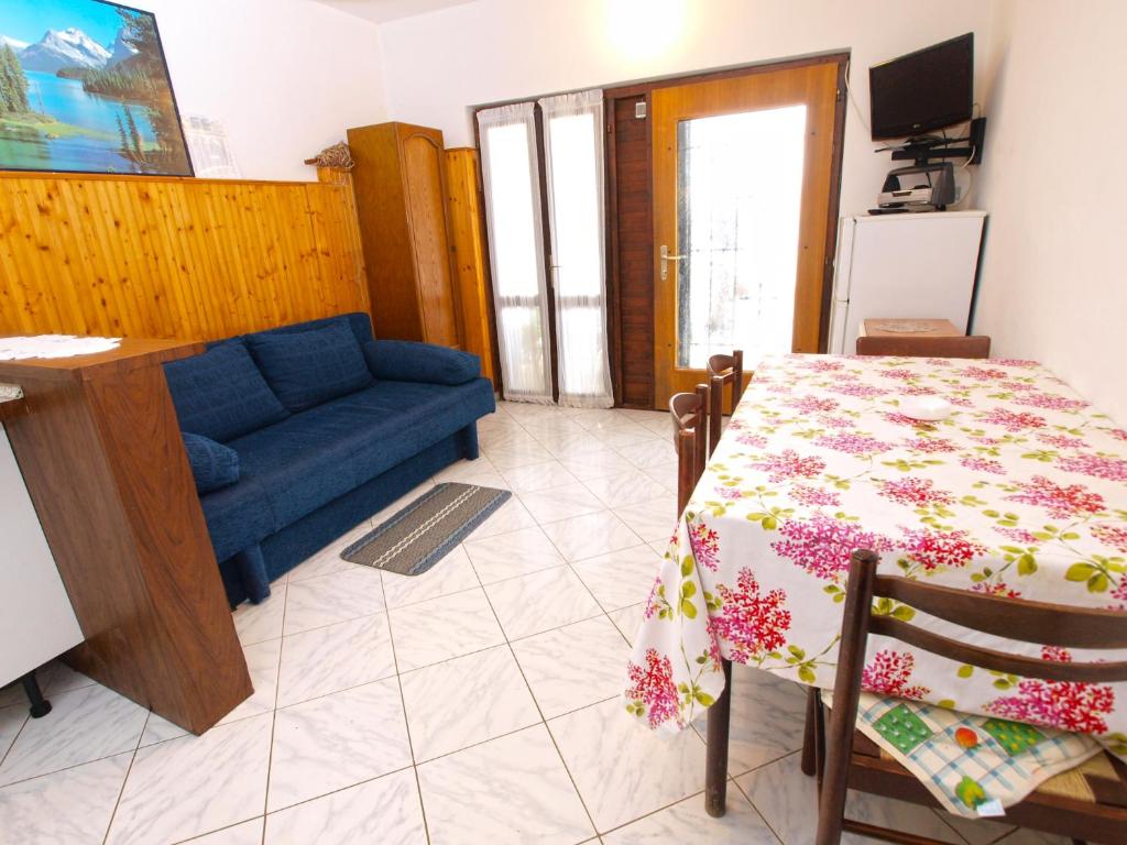 Televízia a/alebo spoločenská miestnosť v ubytovaní Apartments Evelina 1057
