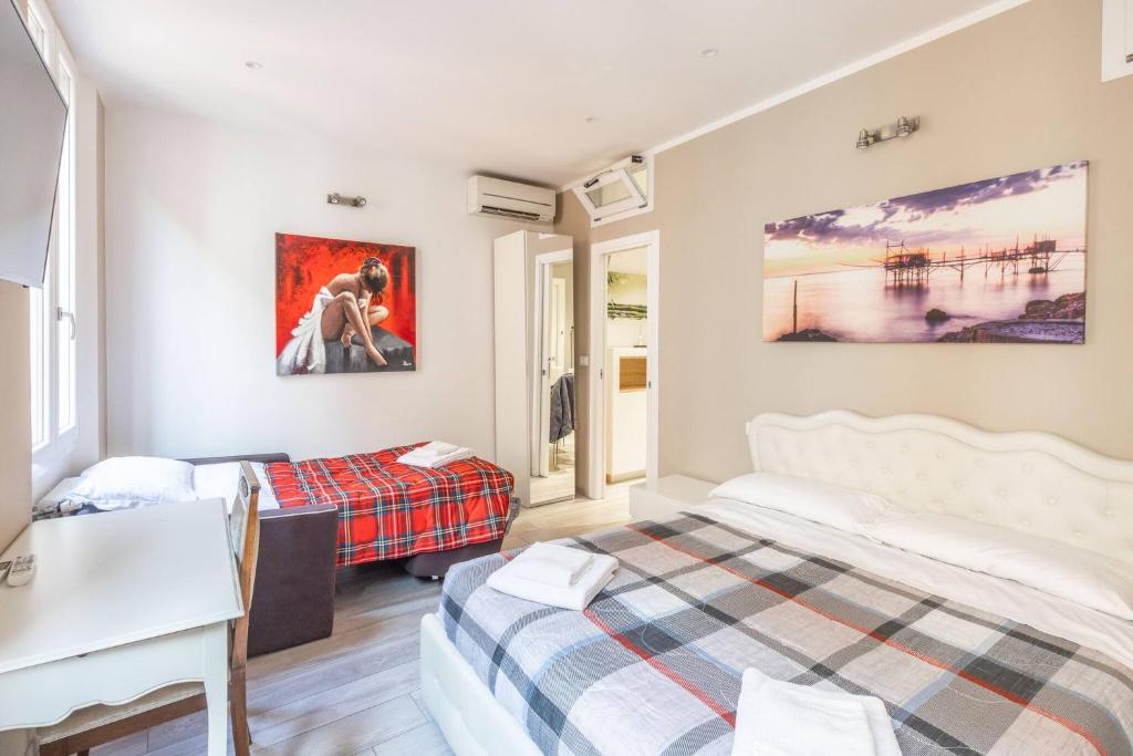 a bedroom with two beds in a room at De'Giudei, Bologna by Short Holidays in Bologna