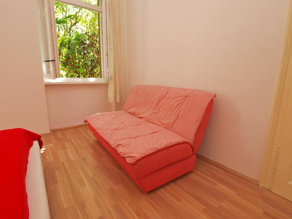 Een bed of bedden in een kamer bij Apartment by the sea Rabac 1093