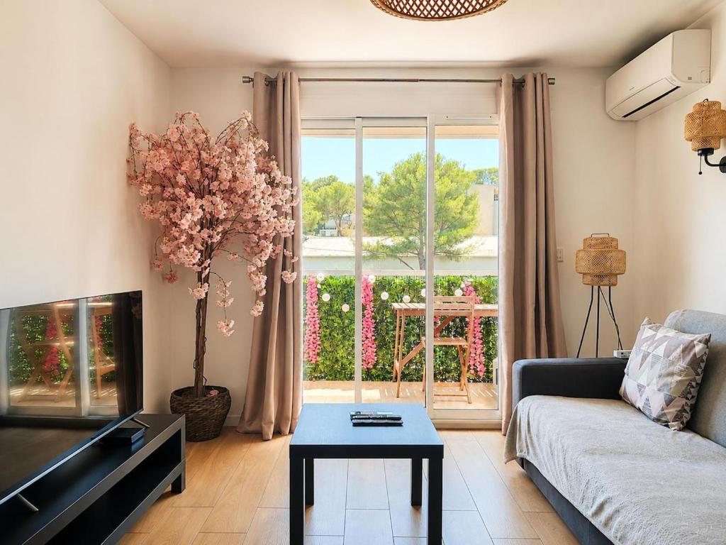 Appartement une chambre rénové avec balcon et parking