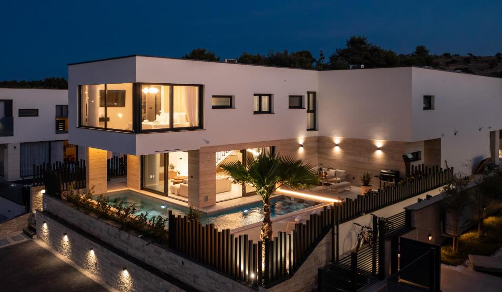 a house with a swimming pool at night at Villa Perla Vir in Vir