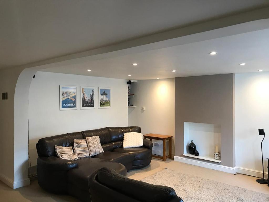Large Seafront apartment close to Southsea Castle - Апартаменты с 2 спальнями