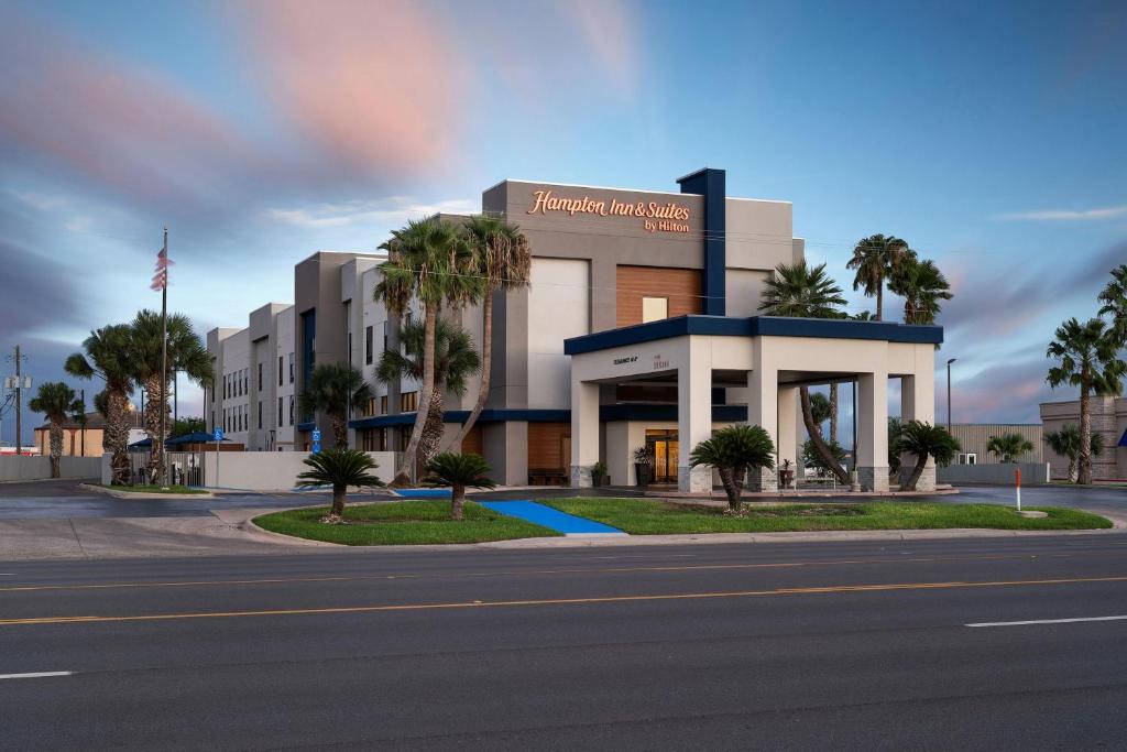 a rendering of a building on a city street at Hampton Inn & Suites Harlingen in Harlingen
